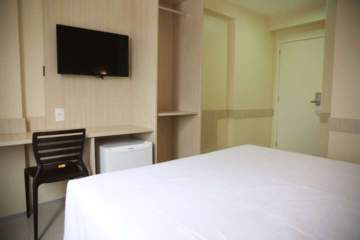 Room 6 of 25