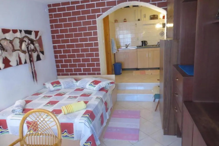 Room 2 of 7