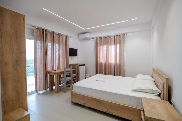 Room 4 of 81