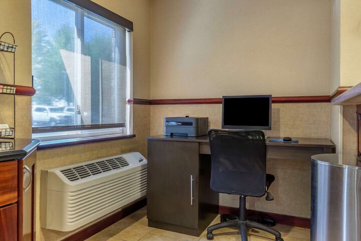 Business Center 35 of 38