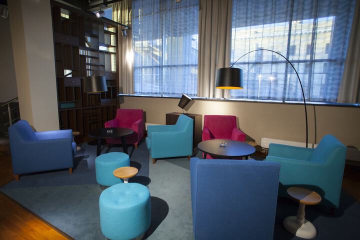 Lounge 112 of 137
