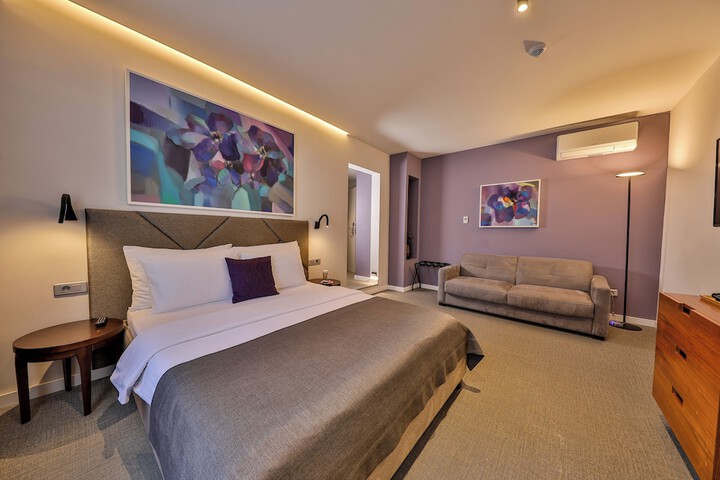 Room 27 of 70