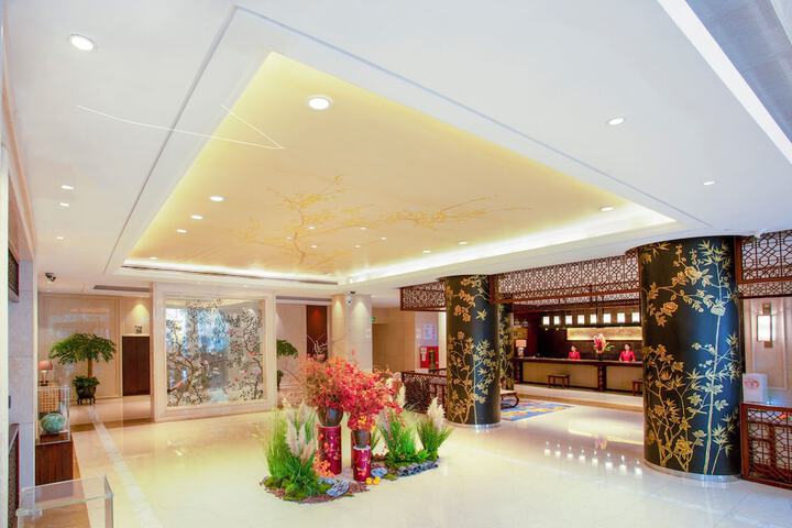 Hotel Lobby