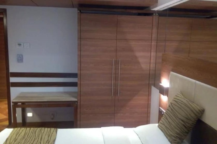 Room 17 of 27