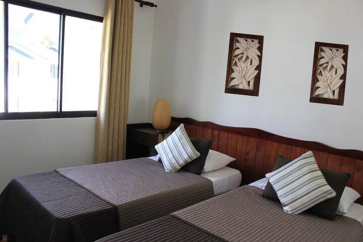 Room 5 of 32