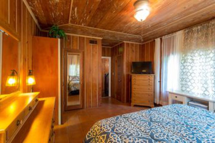 Room 9 of 17