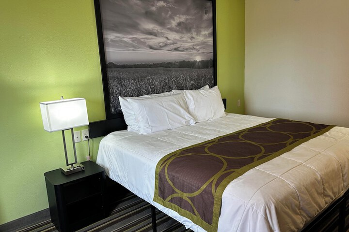 Room 9 of 27