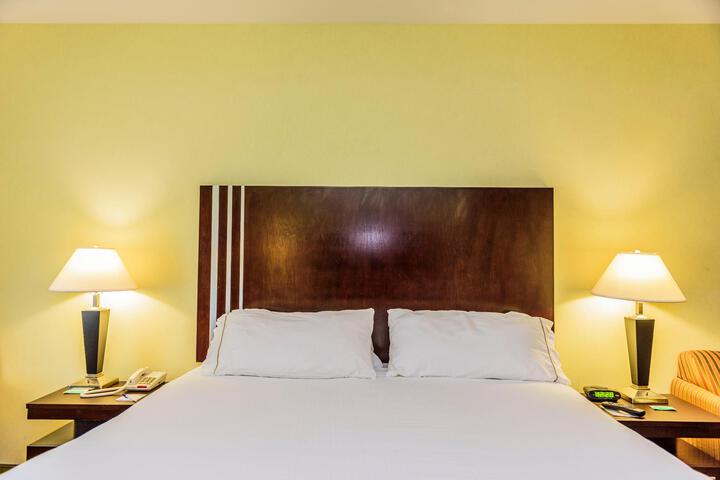 Standard Double Bed (5 of 7)