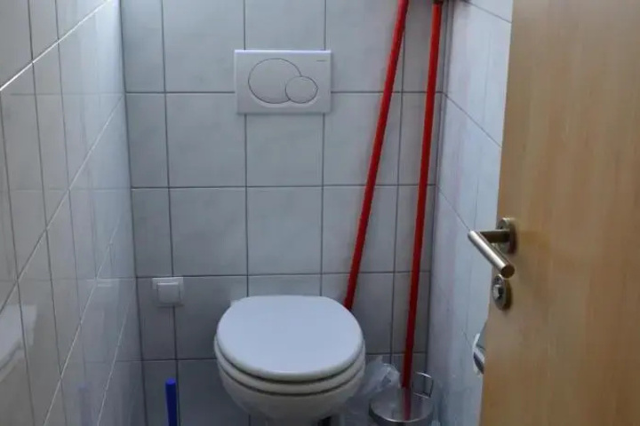 Room 8 of 18