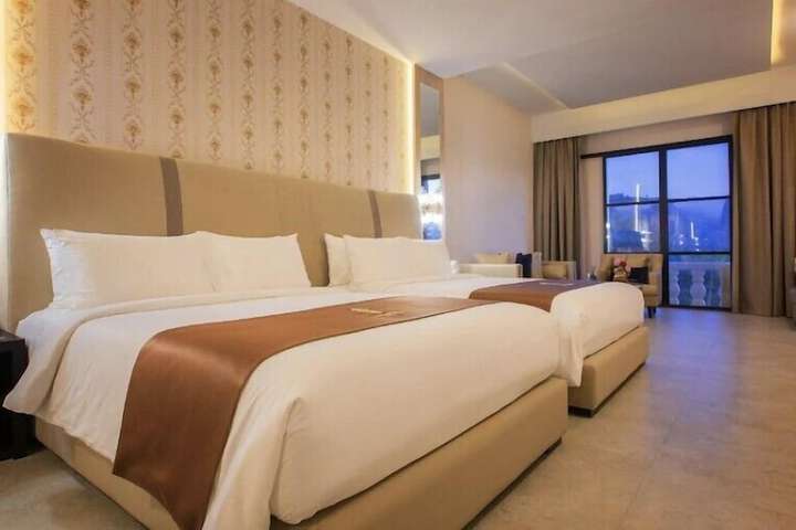 Room 14 of 28