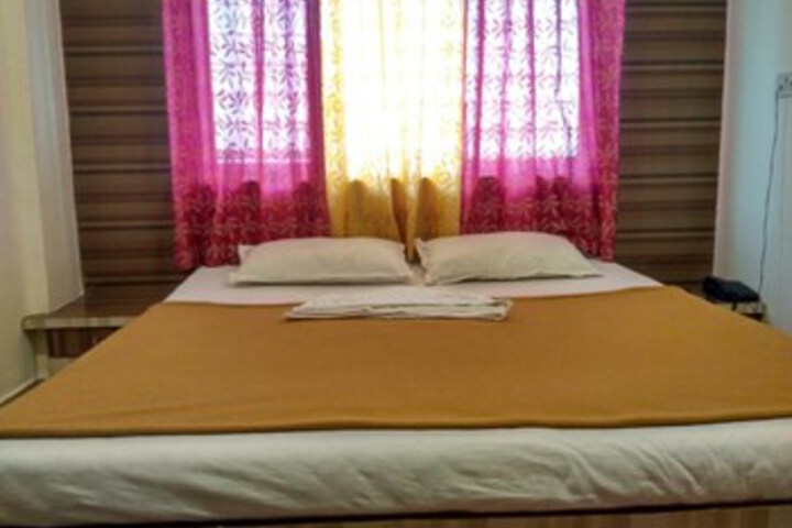 Room 11 of 19
