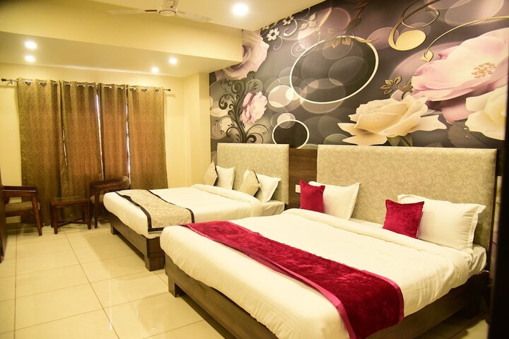 Room 5 of 128