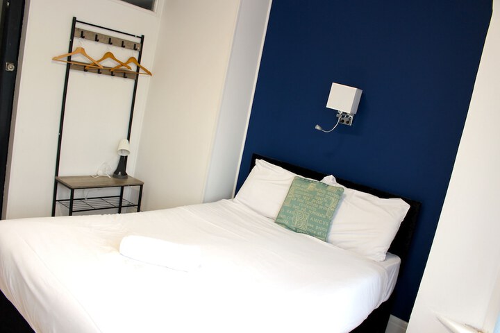 Room 34 of 106
