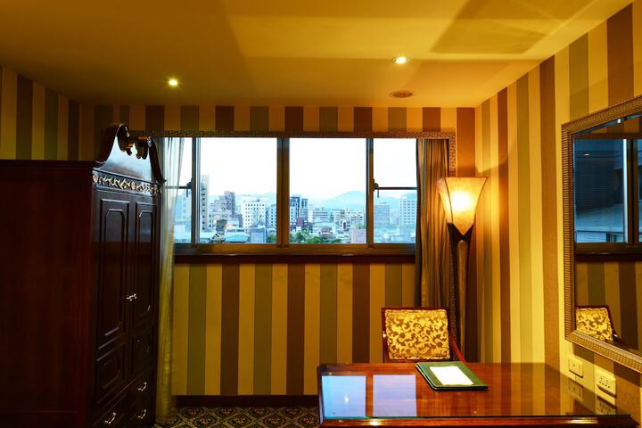 Room 35 of 103