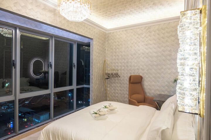 Room 10 of 36