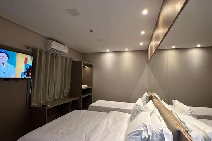 Room 10 of 102