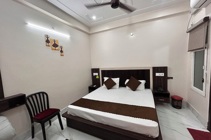 Room 3 of 7
