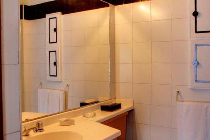 Suites Real 85