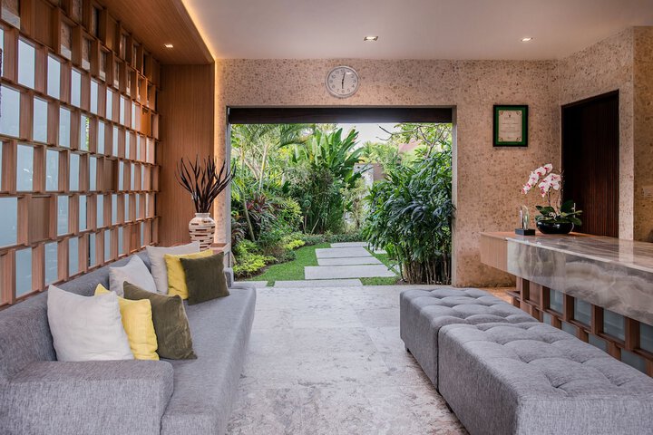 Entrance & Lobby