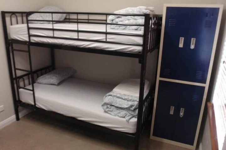 Room 5 of 11