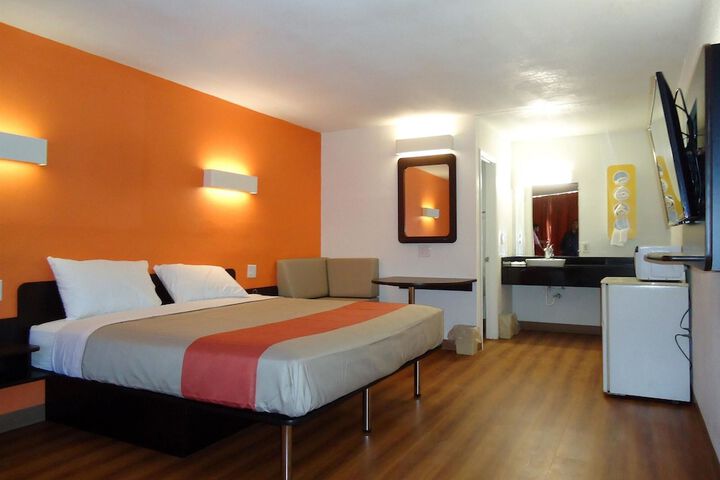 Room 8 of 35