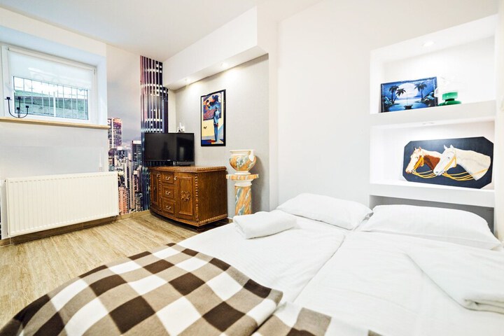 Room 7 of 24