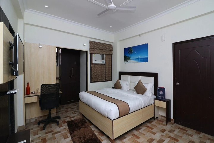 Room 6 of 13
