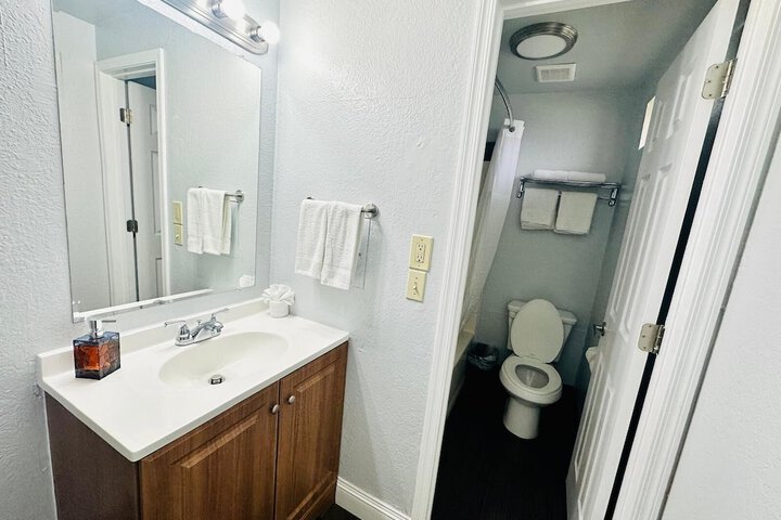 Room 32 of 35