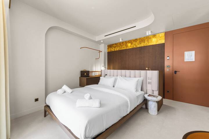 Room 56 of 102