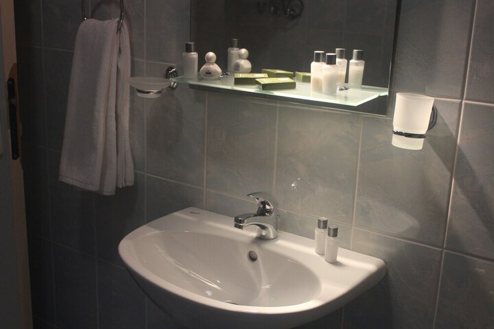 Room 9 of 21