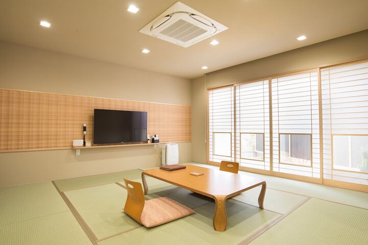 Room 6 of 144