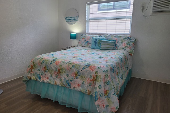 Room 6 of 166