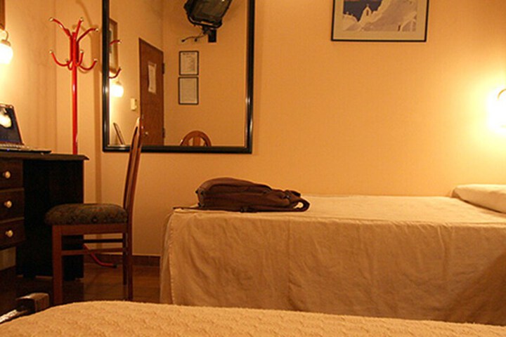 Room 4 of 18