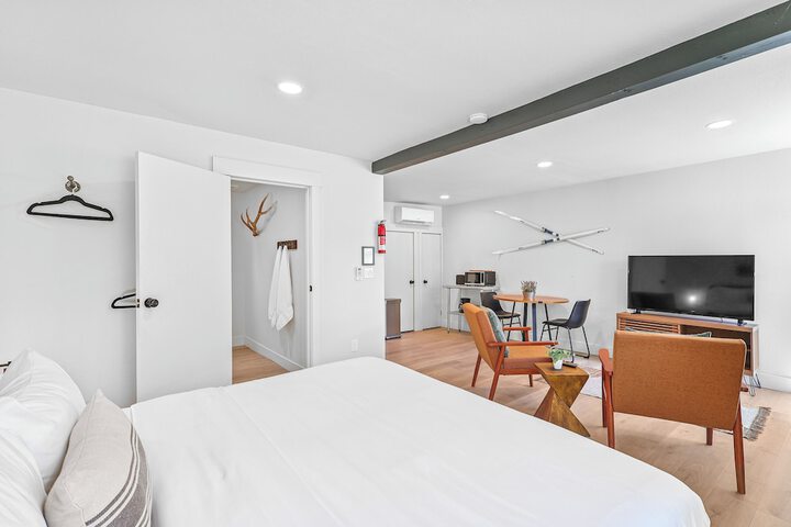 Room 27 of 173