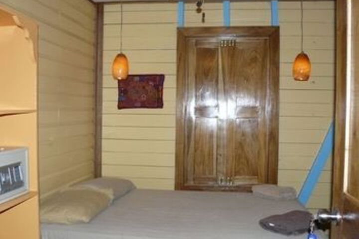 Room 7 of 18
