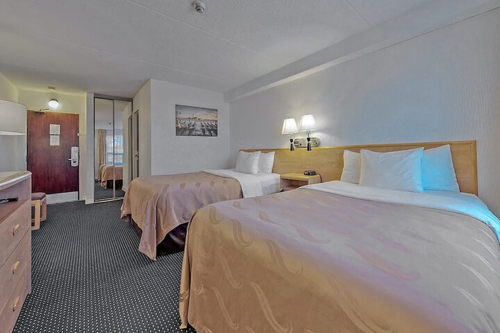 2 Double Beds (4 of 8)