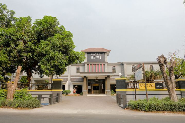 Hotel O Dewi