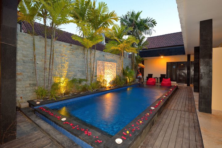 Hotel Pool