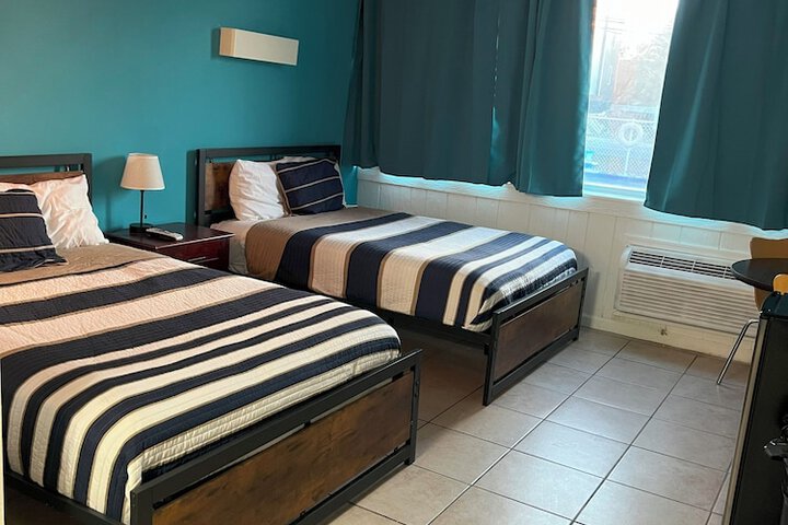 2 Bedrooms Premium Suite 1 Queen and 2 Double Beds Private Bathroom (4 of 15)