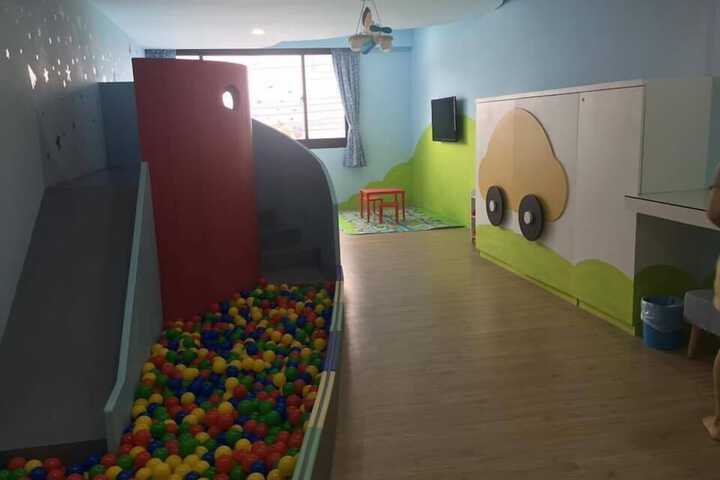 Room 11 of 15