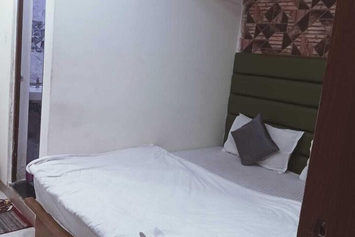 Room 7 of 24