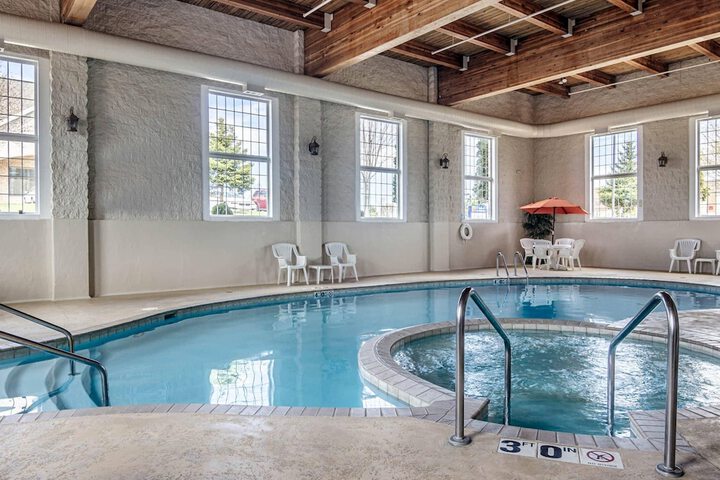 Hotel with Pool