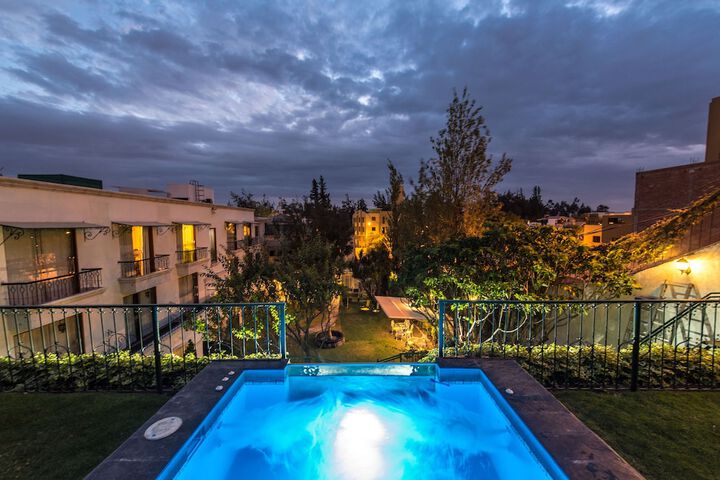 Hotel Pool