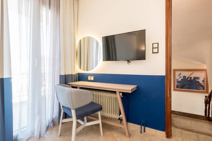 Room 12 of 182