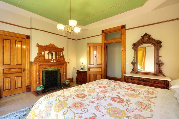 Room 2 of 21