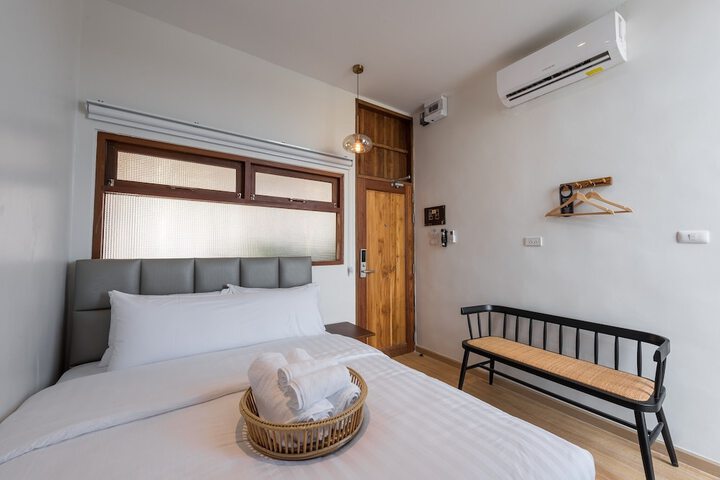 Room 6 of 40