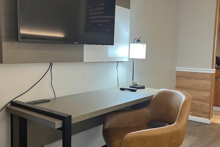 Room 9 of 10