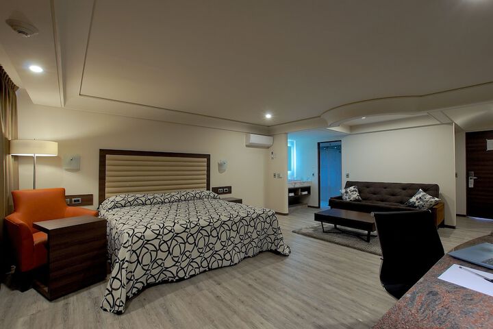 Room 27 of 47