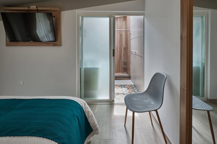 Room 4 of 24