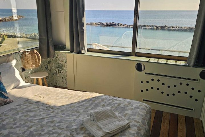 Room 2 of 59